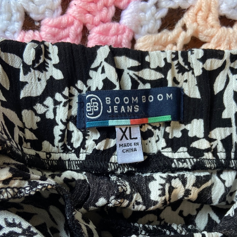 Boom Boom Jeans Rayon Gauze Floral Black White Tapered Pants XLarge XL Loose Fit - Picture 7 of 8